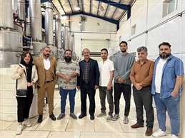 Qom representative's visit to Gulab Raiha company  